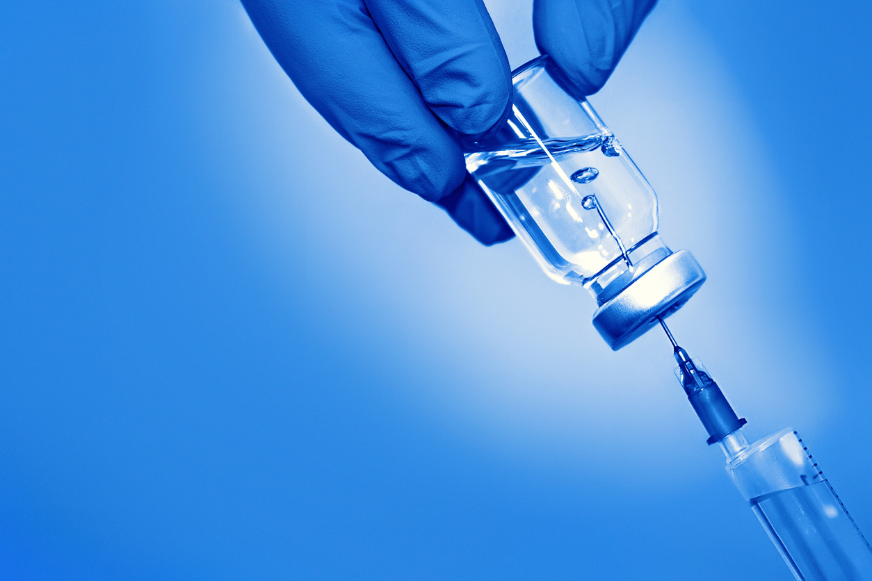 vaccine-bottle-and-syringe
