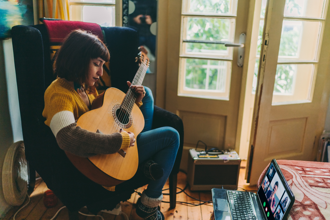 woman-playing-guitar-video-chat